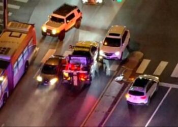 VIDEO: La insólita persecución a hombre que robó grúa en Maryland y chocó una veintena de vehículos