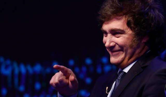 Milei negó aumento de salario mínimo y pronosticó un rebote económico en Argentina