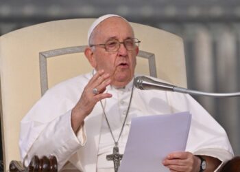 El papa Francisco tacha de “hipocrecía” las críticas sobre la posibilidad de bendecir a parejas gays