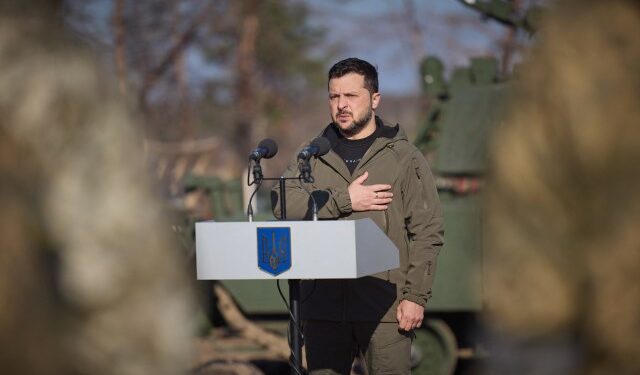 Zelenski promete derrotar a Rusia, en el segundo aniversario de la invasión