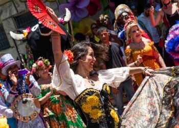 Una ceremonia inédita da inicio a un carnaval para 49 millones de personas en Brasil