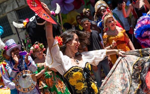 Una ceremonia inédita da inicio a un carnaval para 49 millones de personas en Brasil