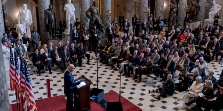 Senado de EEUU realizará votación de prueba sobre políticas fronterizas y ayuda a Ucrania