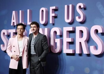 Amor y fantasmas en “All of Us Strangers”, la nueva película de Andrew Scott y Paul Mescal
