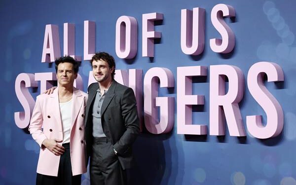 Amor y fantasmas en “All of Us Strangers”, la nueva película de Andrew Scott y Paul Mescal