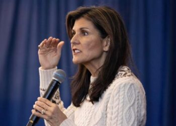 “Me niego a renunciar”: Haley, sin ser favorita, promete seguir en la carrera electoral contra Trump (VIDEO)