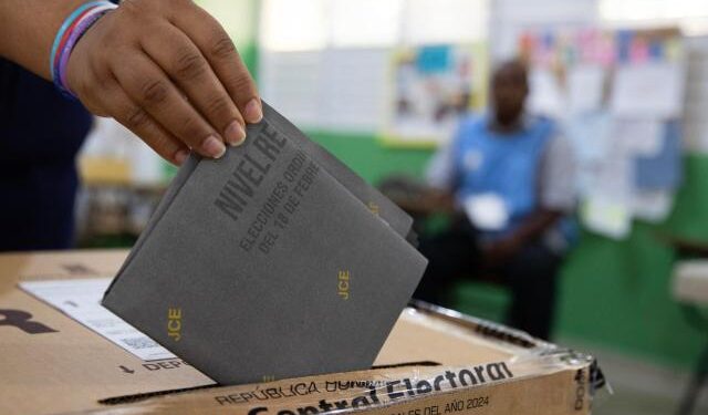 Cierran los colegios para las elecciones municipales de República Dominicana