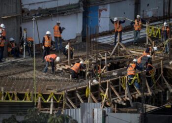 Alertan que sector de la construcción en Venezuela sigue “paralizado” por políticas económicas