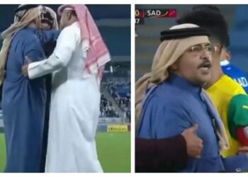 Increíble: jeque invedió la cancha y le protestó un penal al árbitro (Video Viral)