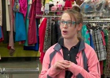 Trabaja en tienda de segunda mano de Oklahoma y halló miles de dólares en una prenda