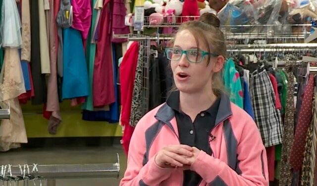 Trabaja en tienda de segunda mano de Oklahoma y halló miles de dólares en una prenda