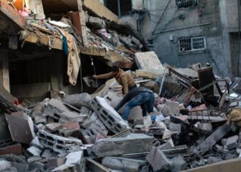 Hallan 30 cadáveres maniatados y con los ojos vendados en el norte de la Franja de Gaza