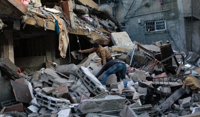 Hallan 30 cadáveres maniatados y con los ojos vendados en el norte de la Franja de Gaza