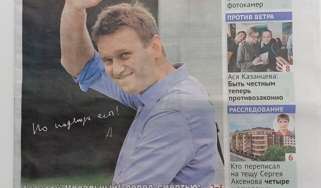 Rusia retira de los quioscos el semanario “Sobesédnik” tras abrir con Navalni en portada