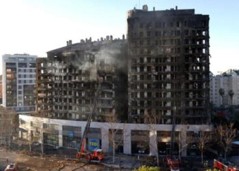 Qué es “el efecto chimenea” que contribuyó a la propagación del devastador incendio en España que dejó al menos 10 muertos