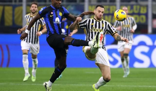 Inter pintó de “nerazzurro” el derbi de Italia luego que un error doblegara a la Juve