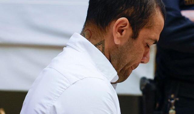 Audiencia de Barcelona cita este #22Feb a Alves para comunicarle sentencia del juicio por agresión sexual