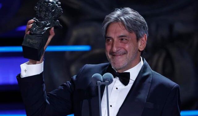 El argentino Julio Suárez, Goya a mejor diseño de vestuario por “La sociedad de la nieve”