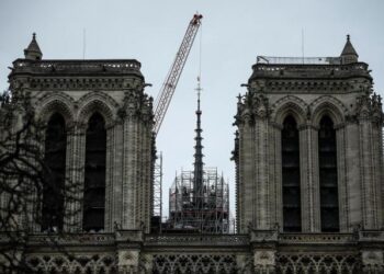 La nueva aguja de Notre Dame ya es visible para los parisinos (Fotos)