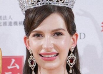 La modelo nacionalizada que ganó Miss Japón en medio de la polémica renuncia a su título