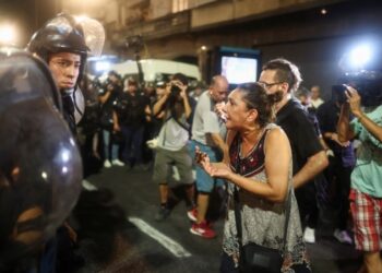 FMI aprueba desembolso de unos 4.700 millones de dólares para Argentina, avala plan de Milei