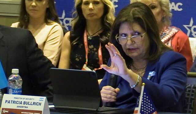 Ministra de Seguridad de Argentina pedirá a EEUU un cambio en su política hacia Venezuela (Video)