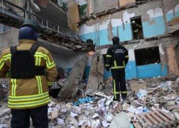 Una mujer embarazada y una madre junto a su hijo mueren en un bombardeo ruso en Ucrania