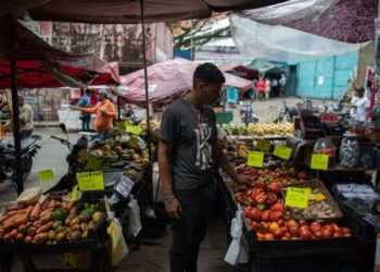 La economía venezolana se contrajo 1,2% en 2023, según el OVF