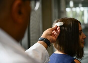 En EEUU una mujer recupera la felicidad tras un inédito implante cerebral
