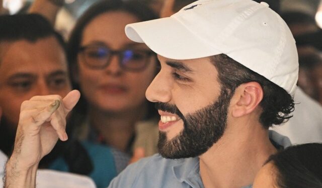 Bukele ejerció su derecho al voto para buscar su reelección inmediata en El Salvador