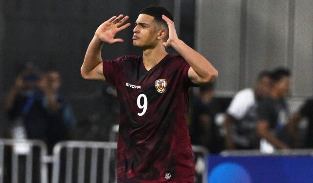 En VIDEO: así cobró Kevin Kelsy la pena máxima que mantiene con vida a Venezuela en el Preolímpico