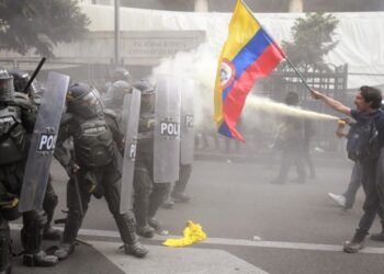 Petro acusó a la prensa de usar “burbujas comunicacionales” para avivar guerra con el Palacio de Justicia