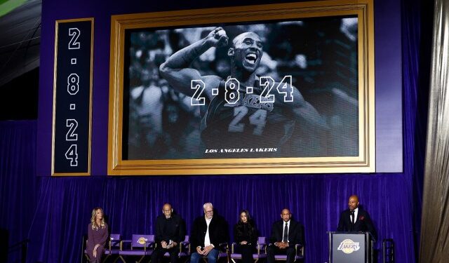 Lakers presentaron la primera estatua en honor a Kobe Bryant (Fotos)