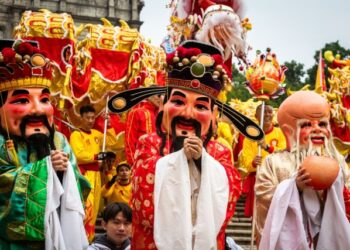 China da la bienvenida al Año del Dragón, símbolo de vitalidad en el zodiaco oriental