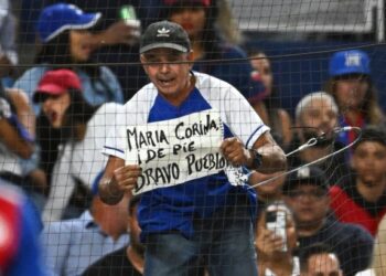 “María Corina de pie”: el clamor por la libertad de Venezuela también se hizo sentir en la Serie del Caribe