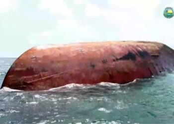 Trinidad y Tobago en emergencia por fuga de petróleo desde misterioso barco