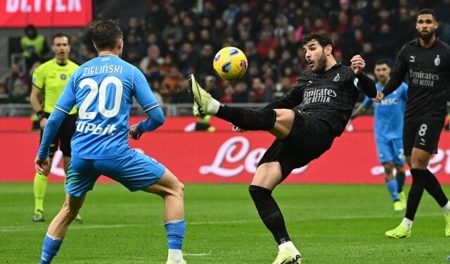 Milan se asentó en el podio de la Serie A al batir un Napoli en crisis