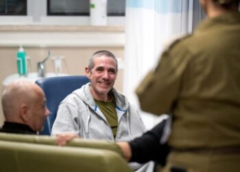 En imágenes: el conmovedor reencuentro de los rehenes argentinos de Hamás y su familia en Israel