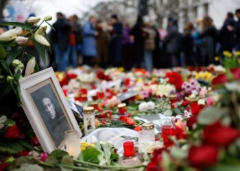 Se niegan a entregar el cadáver de Navalni a su madre por tercer día