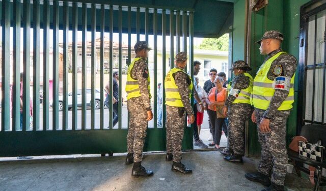 Dominicana escoge autoridades municipales en elección que servirá de termómetro político para presidenciales