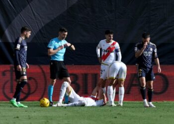 Real Madrid mantiene el liderato de La Liga tras conseguir un amargo empate ante Rayo