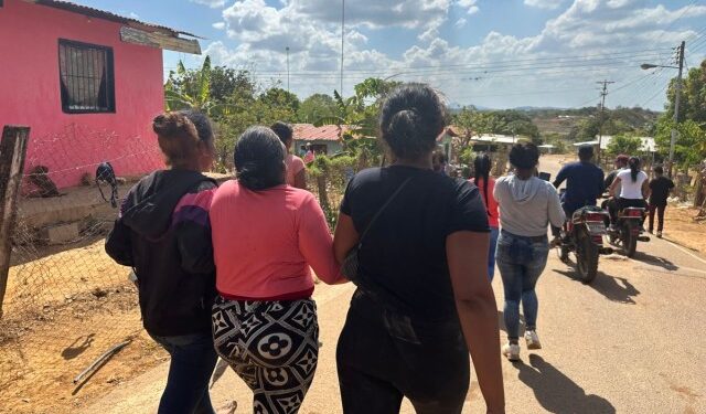 “No hemos comido desde ayer”: así viven los pobladores la tragedia del derrumbe en la mina “Bulla Loca” (IMÁGENES)