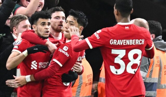 Liverpool recuperó su ventaja tras golear al Luton Town con remontada incluida