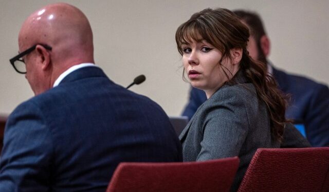 Defensa de la armera de “Rust” responsabilizó a Alec Baldwin por muerte en el set