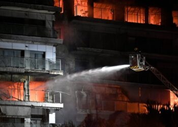 El dramático incendio de un edificio residencial se ha cobrado al menos cuatro vidas en España