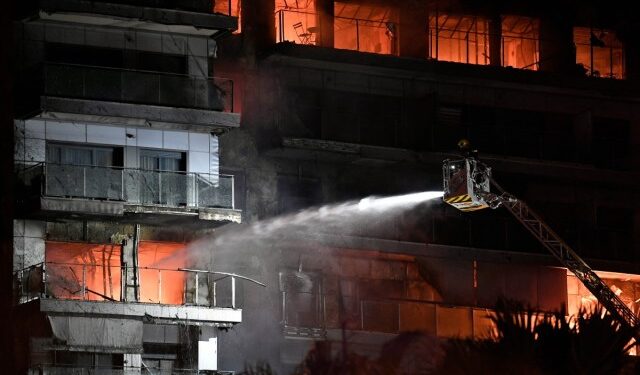 El dramático incendio de un edificio residencial se ha cobrado al menos cuatro vidas en España