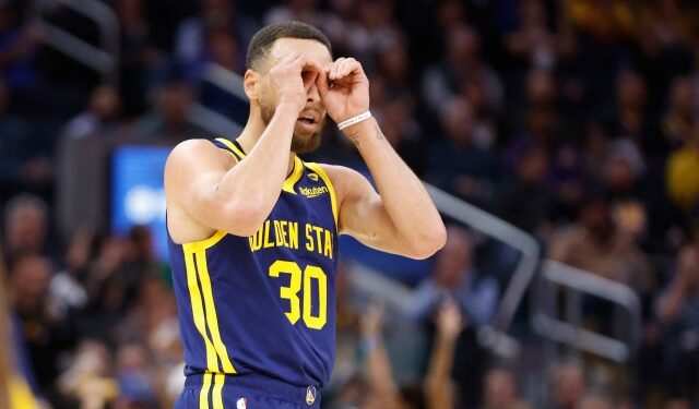 La impactante asistencia de Stephen Curry que llevó a la NBA a preguntarse cómo hizo (VIDEO)