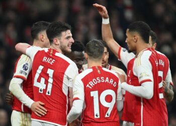 Arsenal goleó al Newcastle para mantenerse en la pelea por la Premier