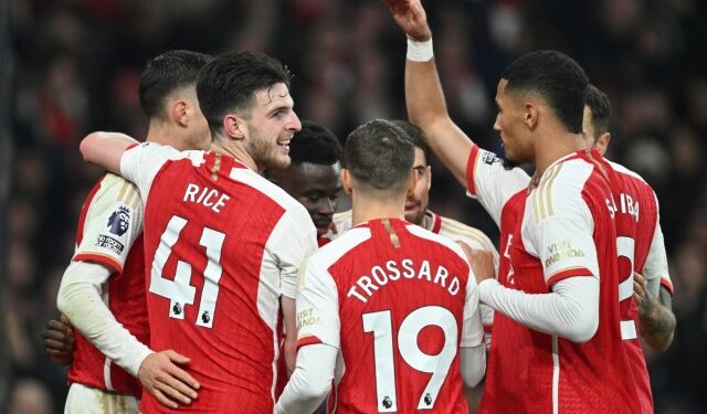 Arsenal goleó al Newcastle para mantenerse en la pelea por la Premier