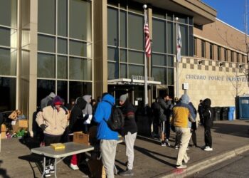 EEUU estudia liberar a miles de inmigrantes detenidos por falta de fondos, según el Washington Post